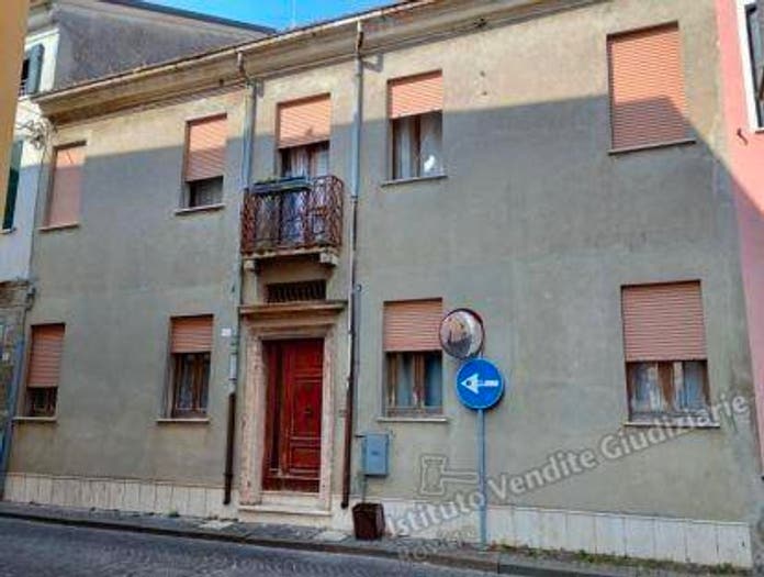 Casa con 6 locali in vendita in Via Terranova n, Centro, Adria