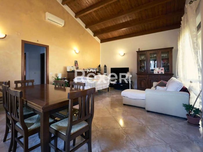 Casa con 5 locali in vendita in Via Sant' Antonio, Centro, Ari
