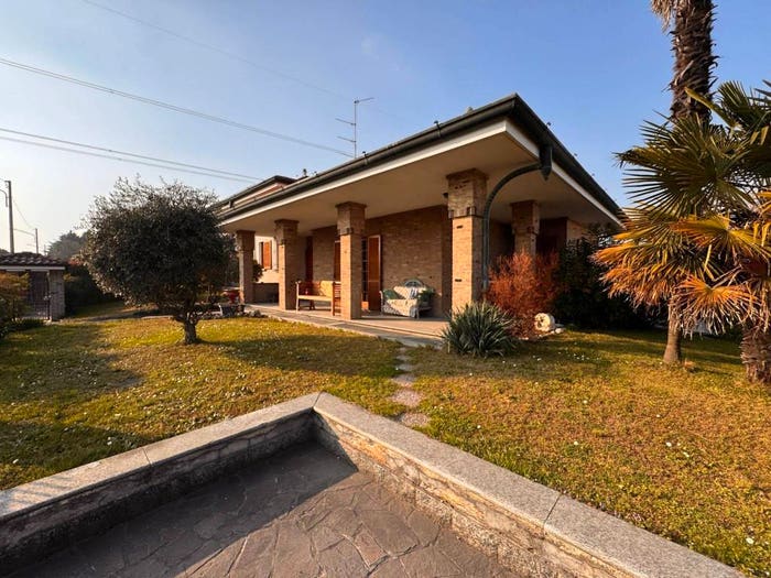 Casa quadrilocale in vendita in Via Milano, Cabiate