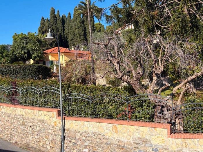 Appartamento con 5 locali in vendita in Via Michelangelo Buonarroti, Collina Centrale Parco Fuor del Vento, Alassio