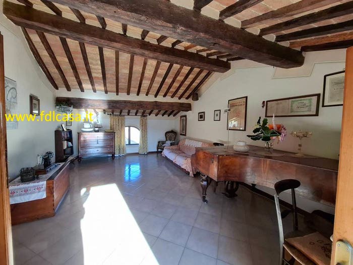 Appartamento con 5 locali in vendita in Piazza Novembre, Centro, Chianni