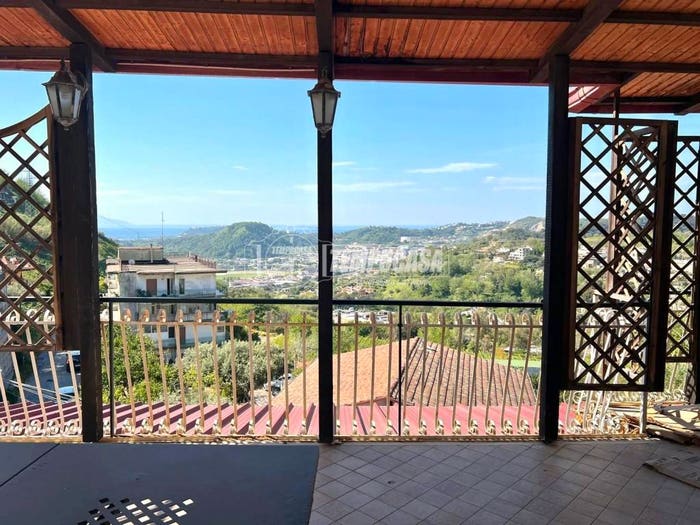 Appartamento quadrilocale in vendita in Via Adolfo Avena, Pianura, Napoli
