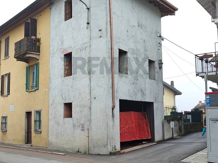 Appartamento bilocale in vendita in Via Battisti, Bardello con Malgesso e Bregano