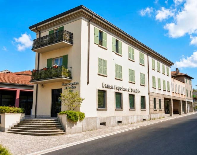 Appartamento bilocale in vendita in Via Giuseppe Garibaldi, Centro, Fino Mornasco