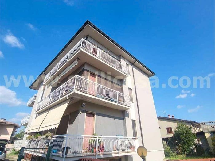 Appartamento con 5 locali in vendita in Piazza Guglielmo Marconi, Urago d'Oglio