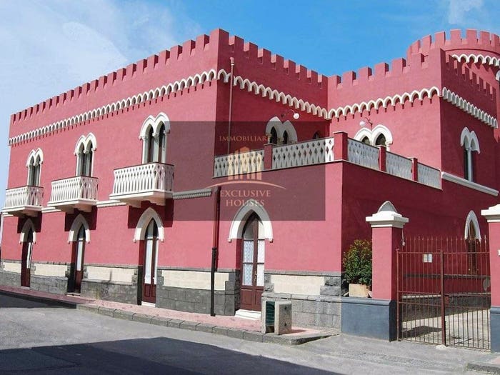Casa con 6 locali in vendita in Via Vittorio Emanuele, Letojanni