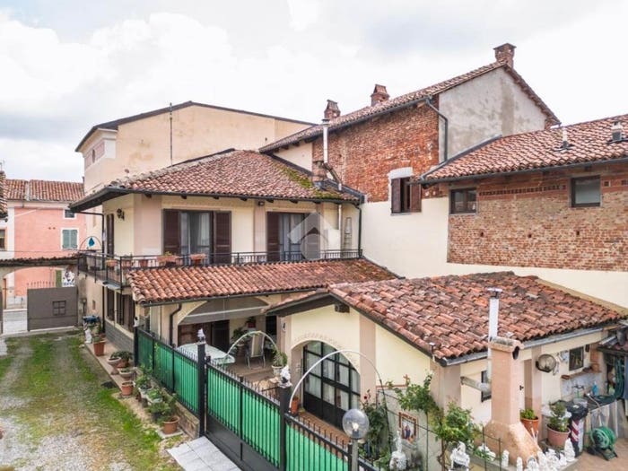 Casa quadrilocale in vendita in Via Vittorio Veneto, Centro, Riva Presso Chieri