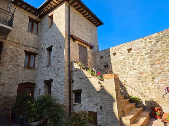 Casa con 6 locali in vendita in Piazza Andrea degli Abbati, Tordandrea Castelnuovo, Assisi