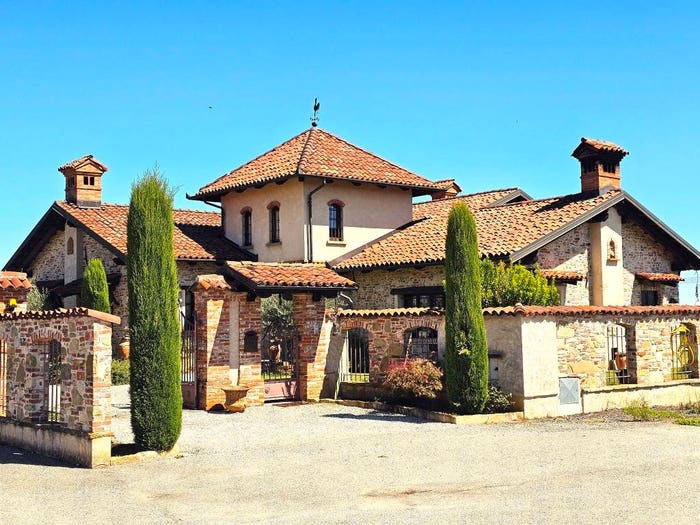 Casa con 6 locali in vendita in Via Giacomo Leopardi, Trinità