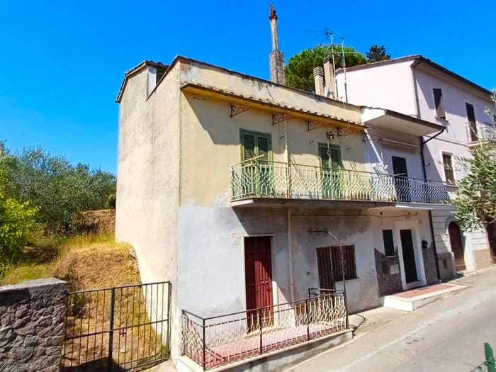 Casa con 6 locali in vendita in Via Po, Bassano in Teverina