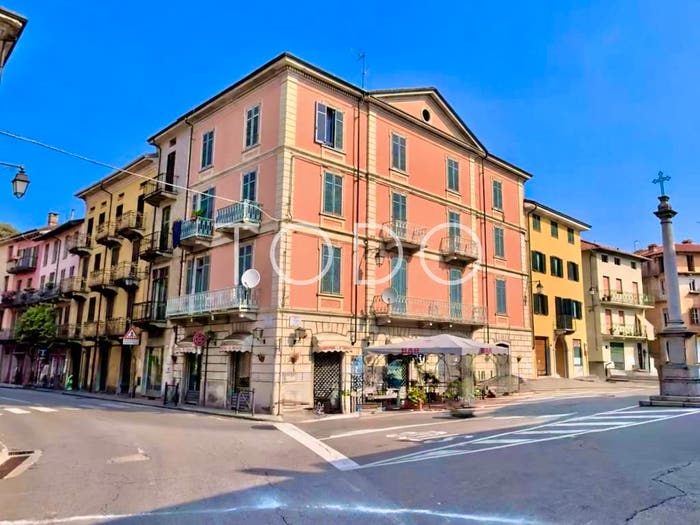 Appartamento trilocale in vendita in Piazza Camillo Benso di Cavour, Centro, Romagnano Sesia