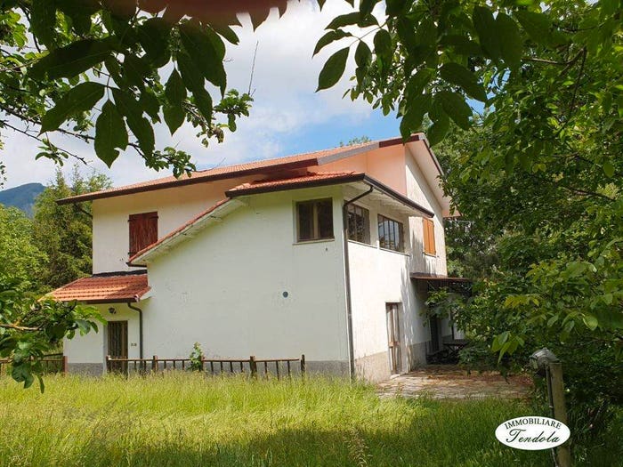 Casa con 6 locali in vendita in Fivizzano