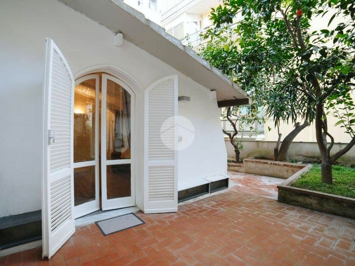 Appartamento trilocale in vendita in Piazzetta Mondragone, Chiaia, Napoli