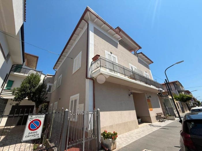 Casa con 6 locali in vendita in Viale della vittoria, Centro, Alba Adriatica