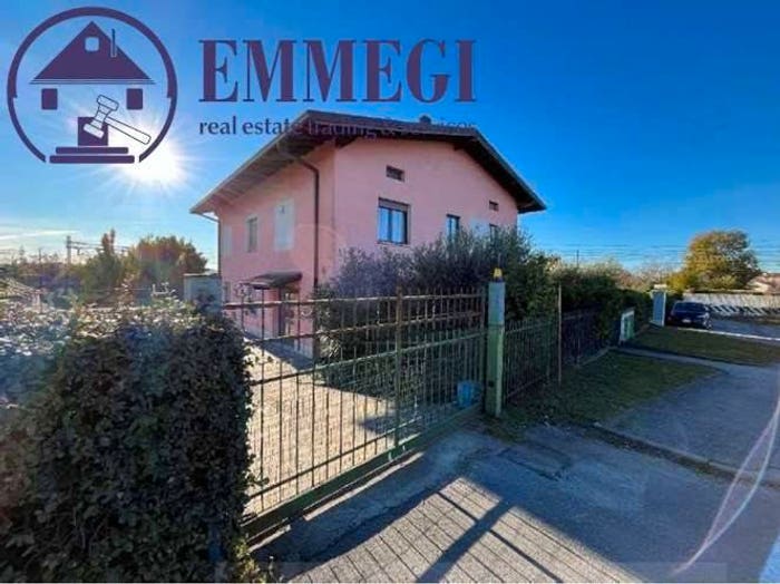 Appartamento con 6 locali in vendita in Via Napoleone Tirale, Lonato, Lonato del Garda