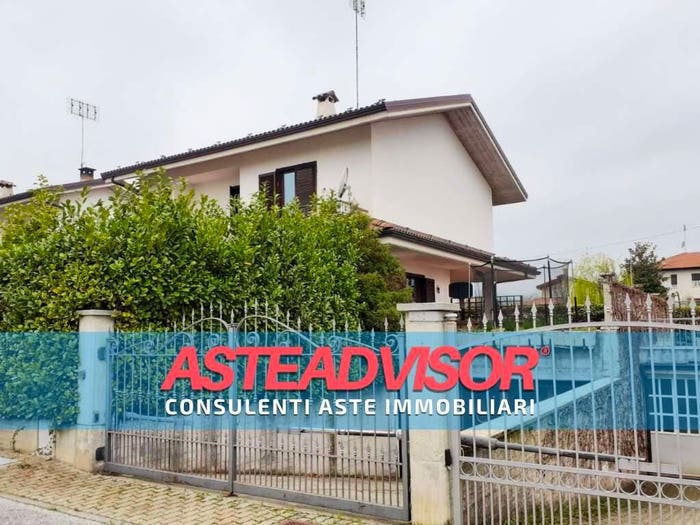 Casa con 6 locali in vendita in Via Monte Matto, Centro, Borgo San Dalmazzo