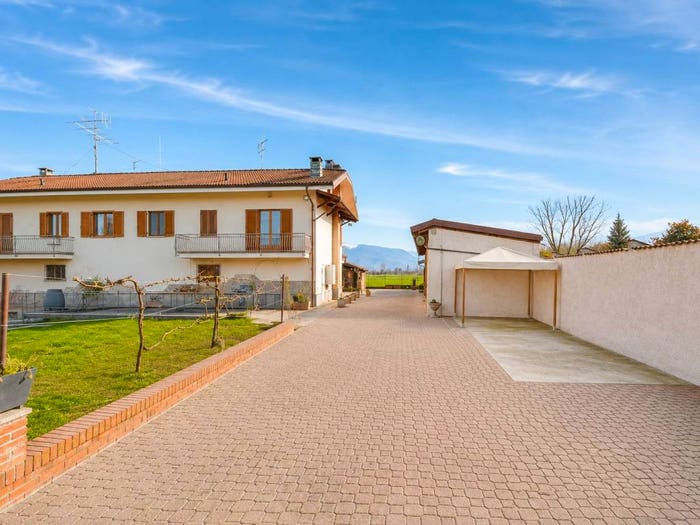 Casa con 6 locali in vendita in Via Camillo Benso di Cavour, CampiglioneFenile