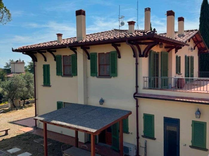 Casa con 6 locali in vendita in Via Castello, Carmignano