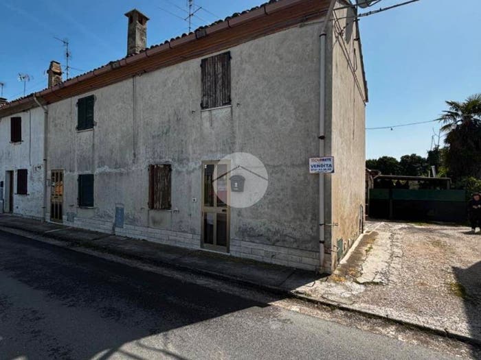 Casa trilocale in vendita in Via Strada, Bellocchi Falcineto, Fano