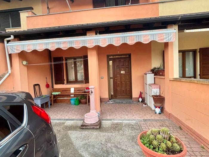 Casa trilocale in vendita in Strada Provinciale di Granozzo, Lumellogno Pagliate, Novara