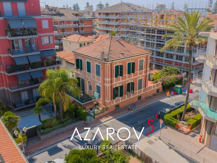 Casa con 6 locali in vendita in Via Regina Margherita, Centro, Bordighera