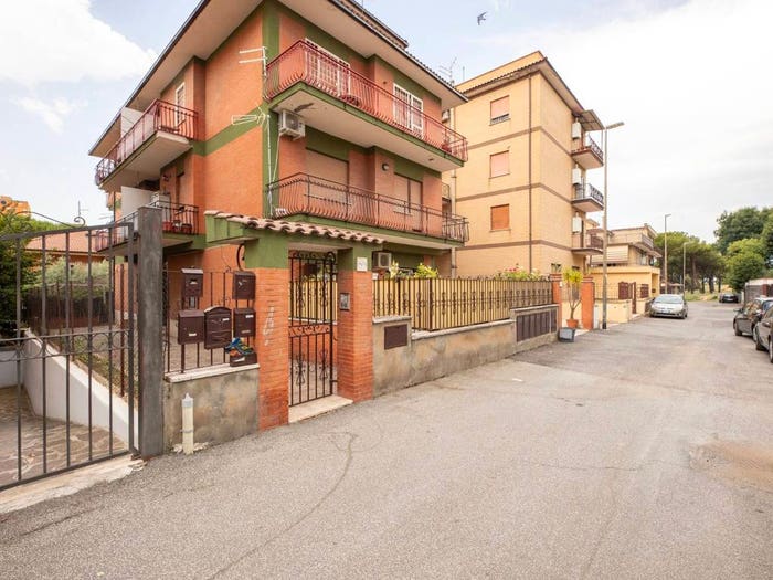 Appartamento quadrilocale in vendita in Via Valguarnera Caropepe, Borghesiana, Roma