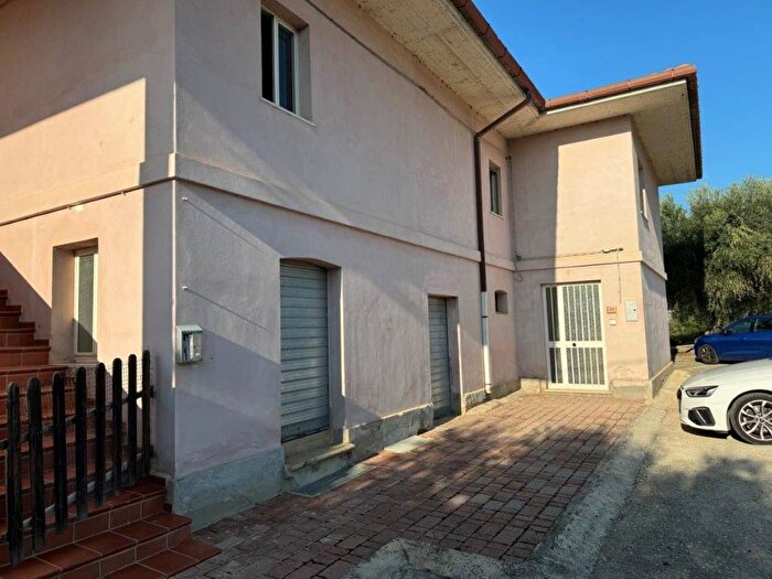 Casa con 6 locali in vendita in Via del Vecchio Forte, Basciani, Alba Adriatica