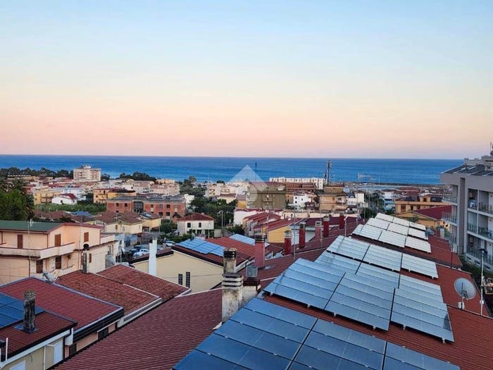 Appartamento con 5 locali in vendita in Via Crotone Trav VIII, Catanzaro Lido, Catanzaro