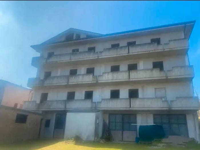 Casa con 6 locali in vendita in Via Pozzo, Piane, Falerone
