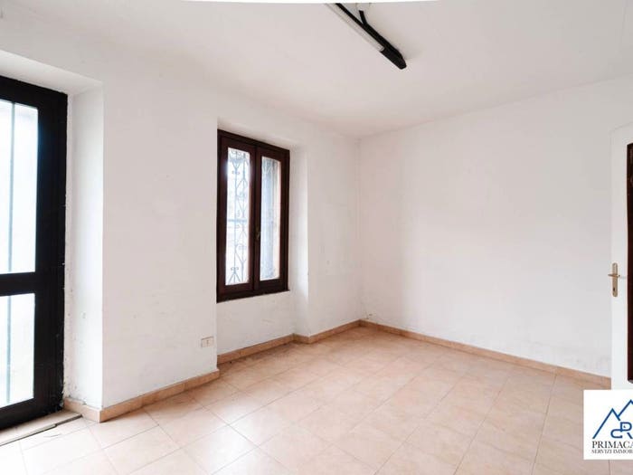 Appartamento bilocale in vendita in Via Giuseppe Verdi, Cocquio, CocquioTrevisago