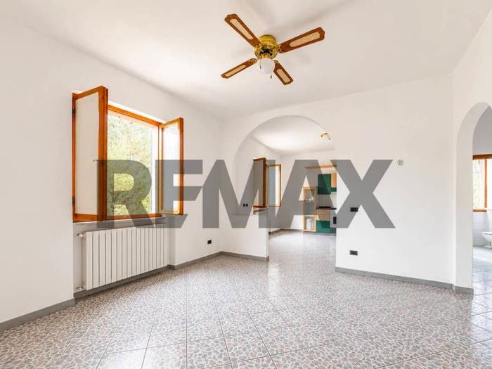 Casa con 6 locali in vendita in VIA SAN PANCRAZIO, Bucine