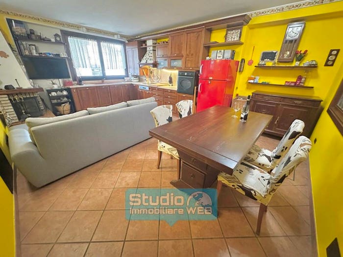 Appartamento trilocale in vendita in Via Frassi, Civenna, Bellagio