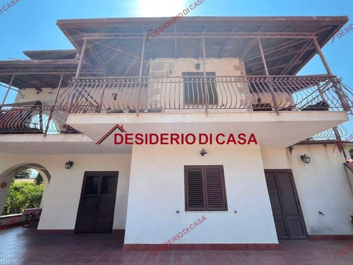 Appartamento con 6 locali in vendita in Via Aquino Molara, Santicelli, Palermo