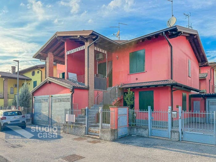 Appartamento trilocale in vendita in Via Giovanni Falcone, Crespiatica