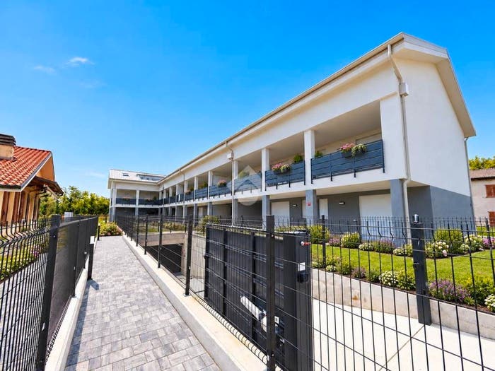 Appartamento quadrilocale in vendita in Via Alessandro Manzoni, Villasanta