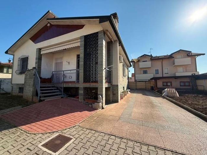Casa trilocale in vendita in Via Montenero, Centro, Arluno