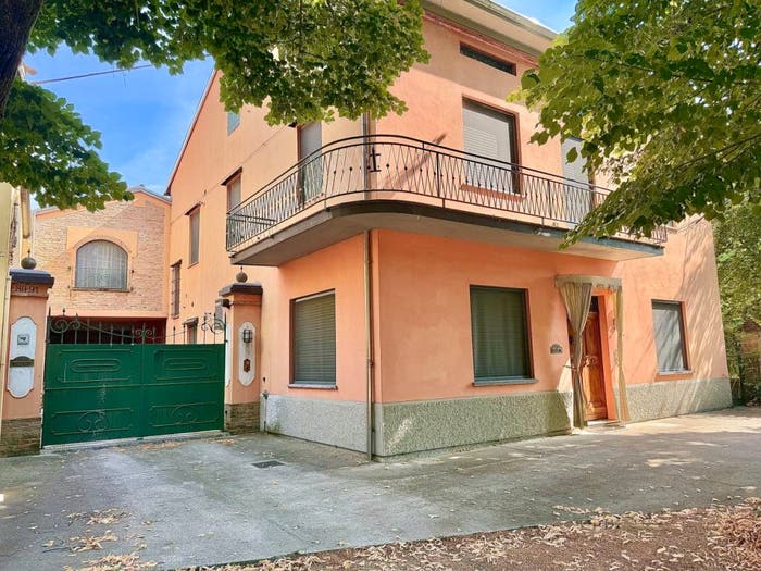 Casa con 6 locali in vendita in Fontanelle, Roccabianca