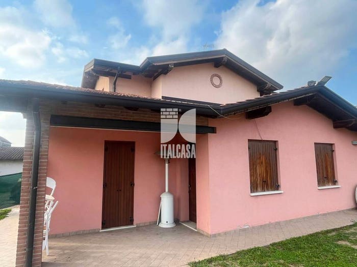 Casa con 5 locali in vendita in Via Dottor Tenca, Castellucchio