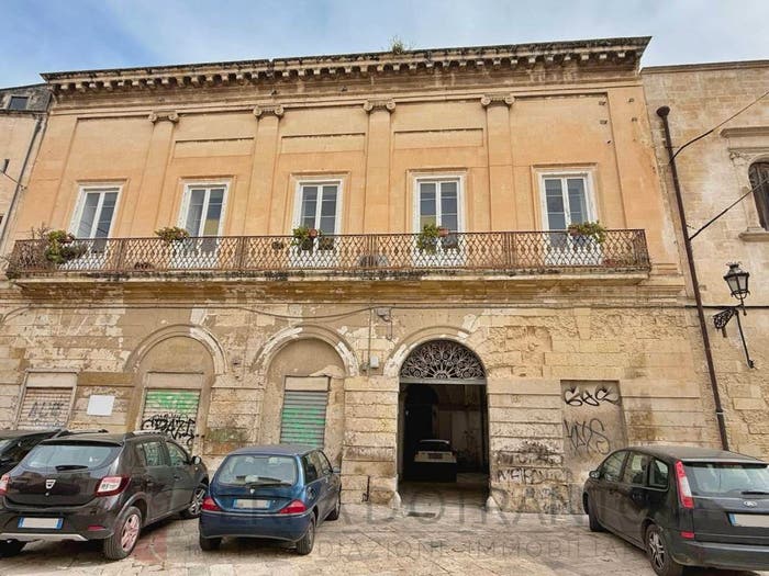Appartamento con 6 locali in vendita in Via Ascanio Grandi, Centro Storico, Lecce