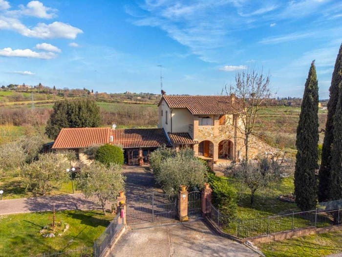Casa con 6 locali in vendita in Foiano della Chiana