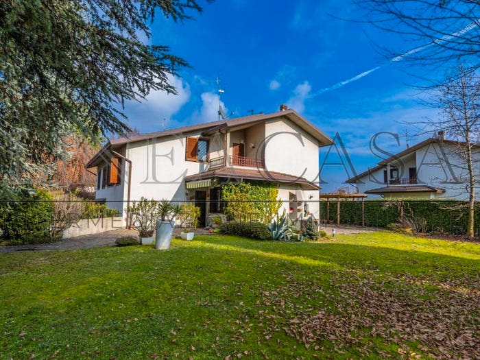 Casa quadrilocale in vendita in Via Vincenzo Epis, Grassobbio