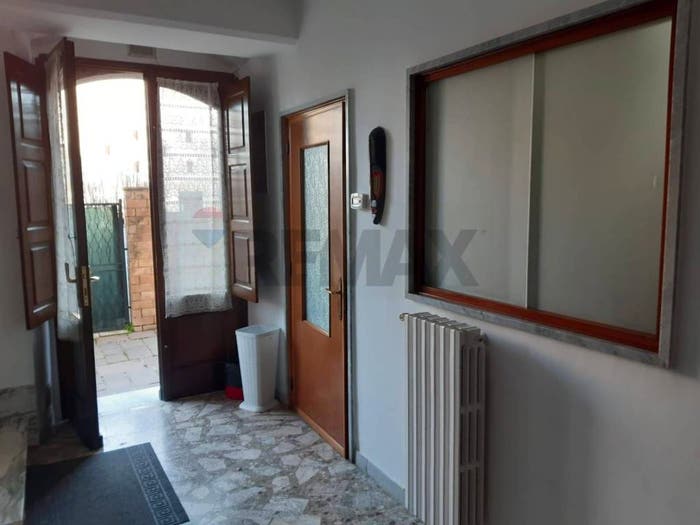 Casa con 6 locali in vendita in Vicolo II Rione Paglia, Monteleone di Puglia