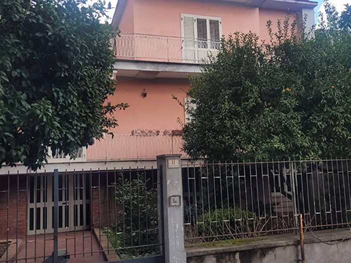 Casa con 6 locali in vendita in Via Giorgio Perlasca, Caserta