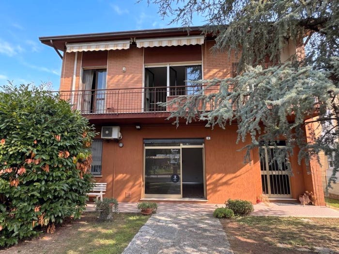 Casa con 5 locali in vendita in Via Volturno, Centinarola, Fano
