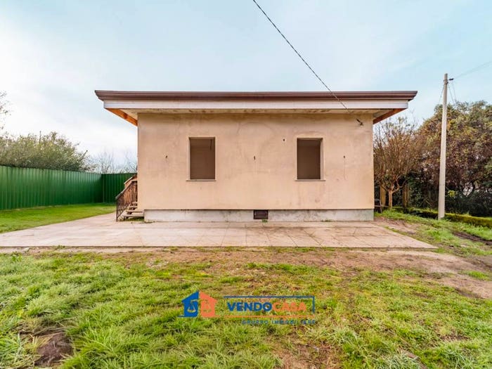 Casa trilocale in vendita in Via Aurelia Ovest, Zona Industriale, Massa