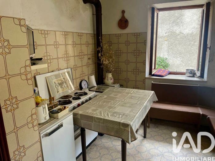 Casa con 6 locali in vendita in Strada Cumerlotti, Vallarsa