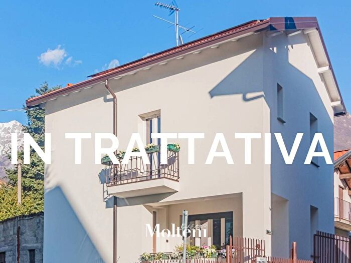 Casa quadrilocale in vendita in Via San Giovanni Bosco, Centro, Mandello del Lario