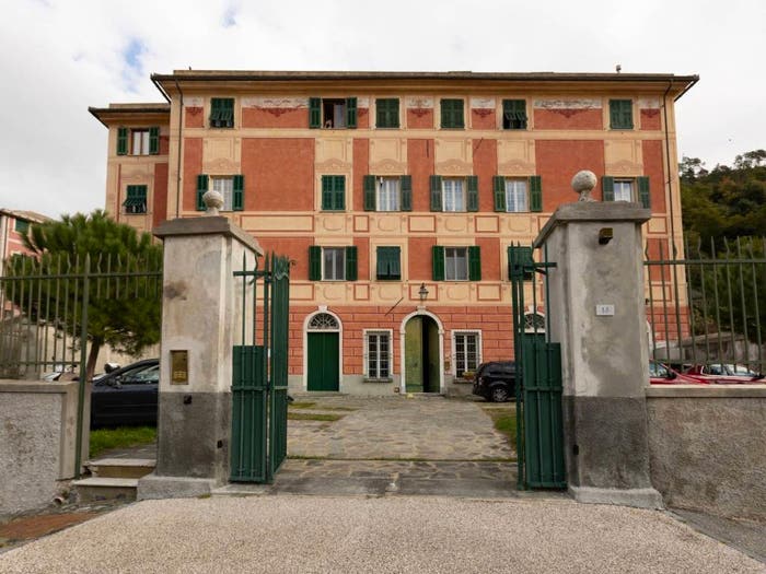 Appartamento quadrilocale in vendita in Via Razzara, Multedo, Genova