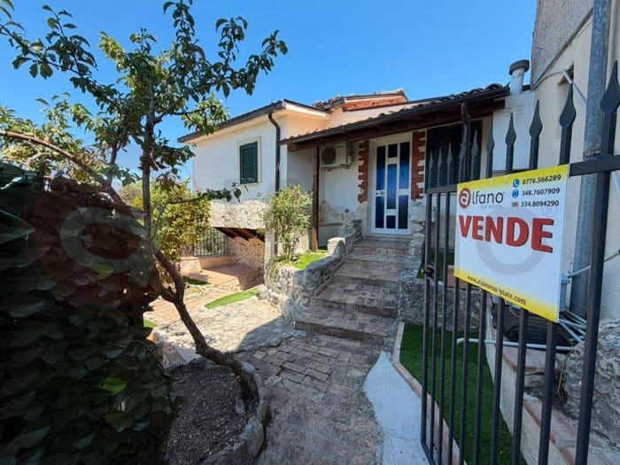 Casa quadrilocale in vendita in Via Manfredi, Centro, Arce
