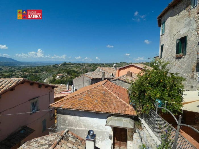 Appartamento quadrilocale in vendita in Via Lugo, Centro, Poggio Mirteto